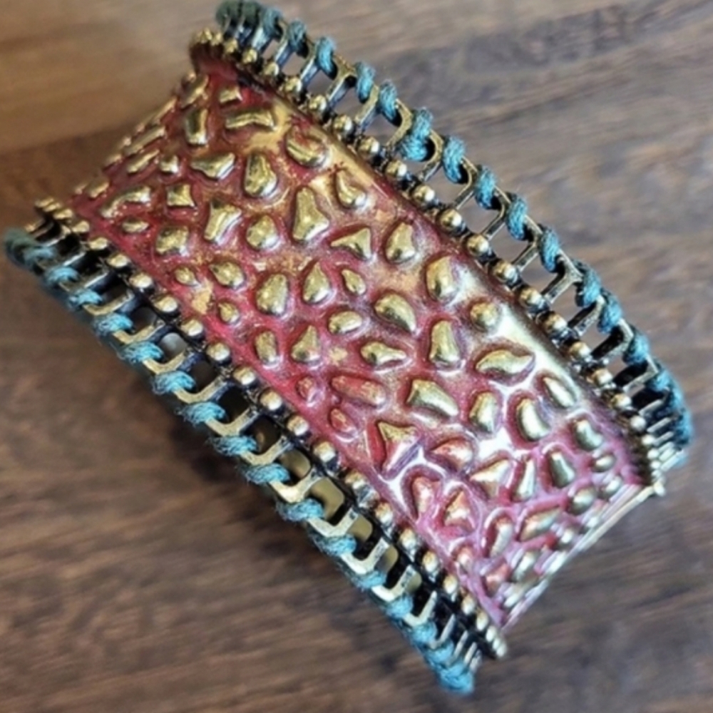 Vintage Pebbled Design Wrapped Edges Brass Hinged Cuff Bracelet